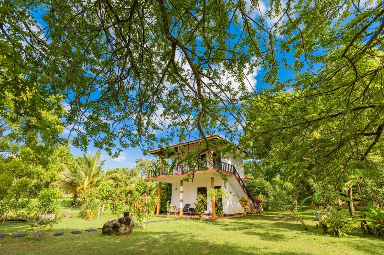 Rock Violet Lakefront Cabanas & Restaurent Tangalle Exterior photo